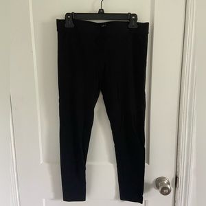 GAP black maternity leggings size medium.